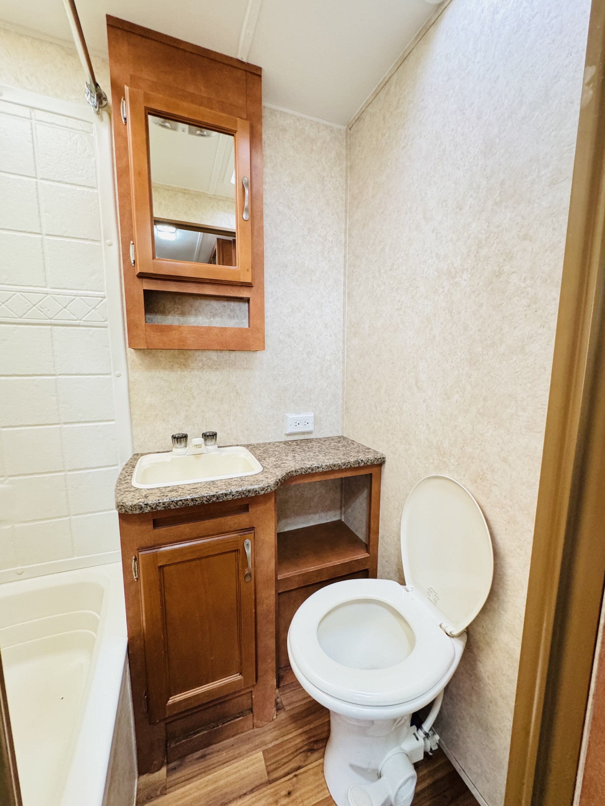 2013 GULFSTREAM KINGSPORT 301TB