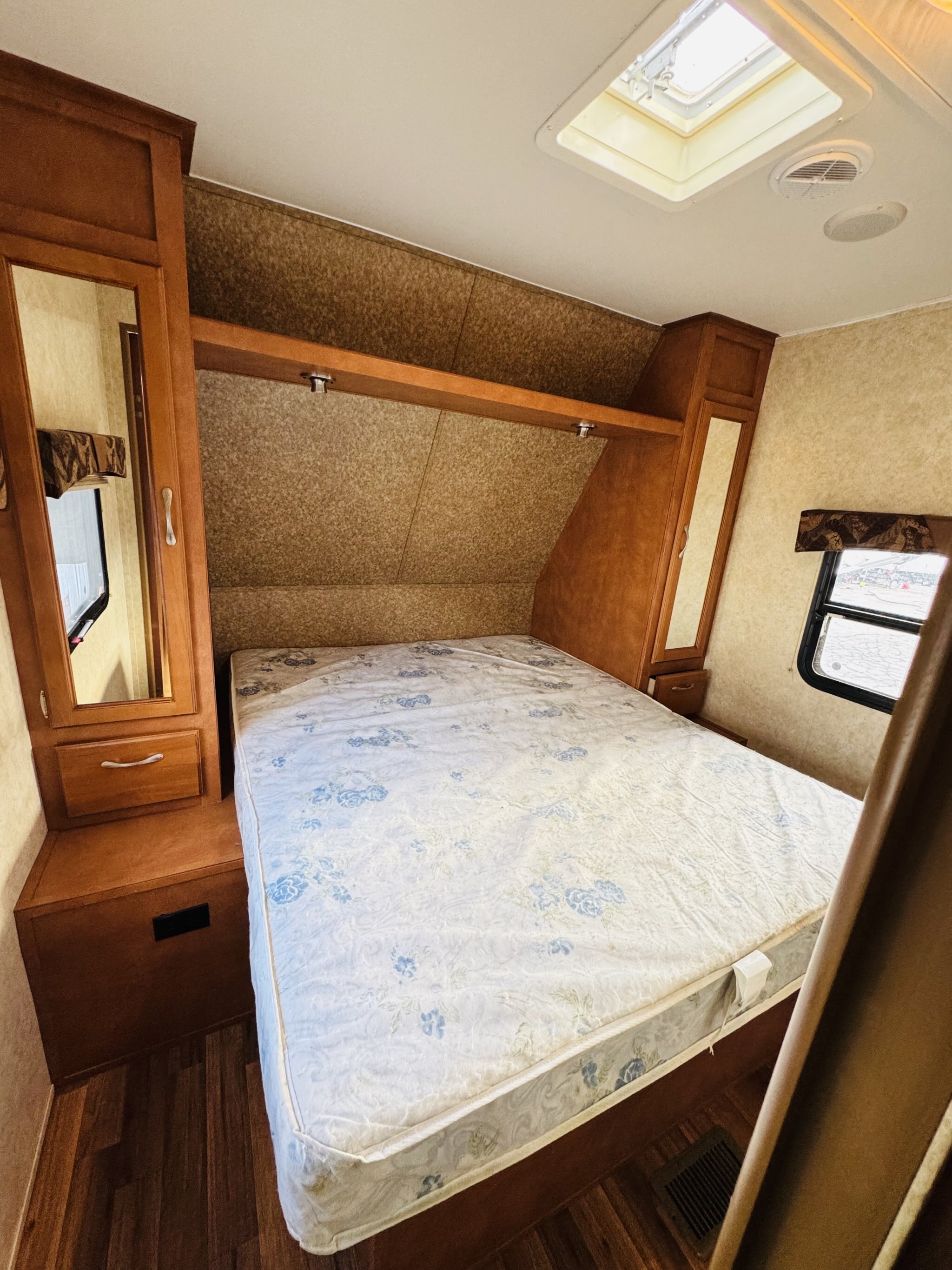 2013 GULFSTREAM KINGSPORT 301TB