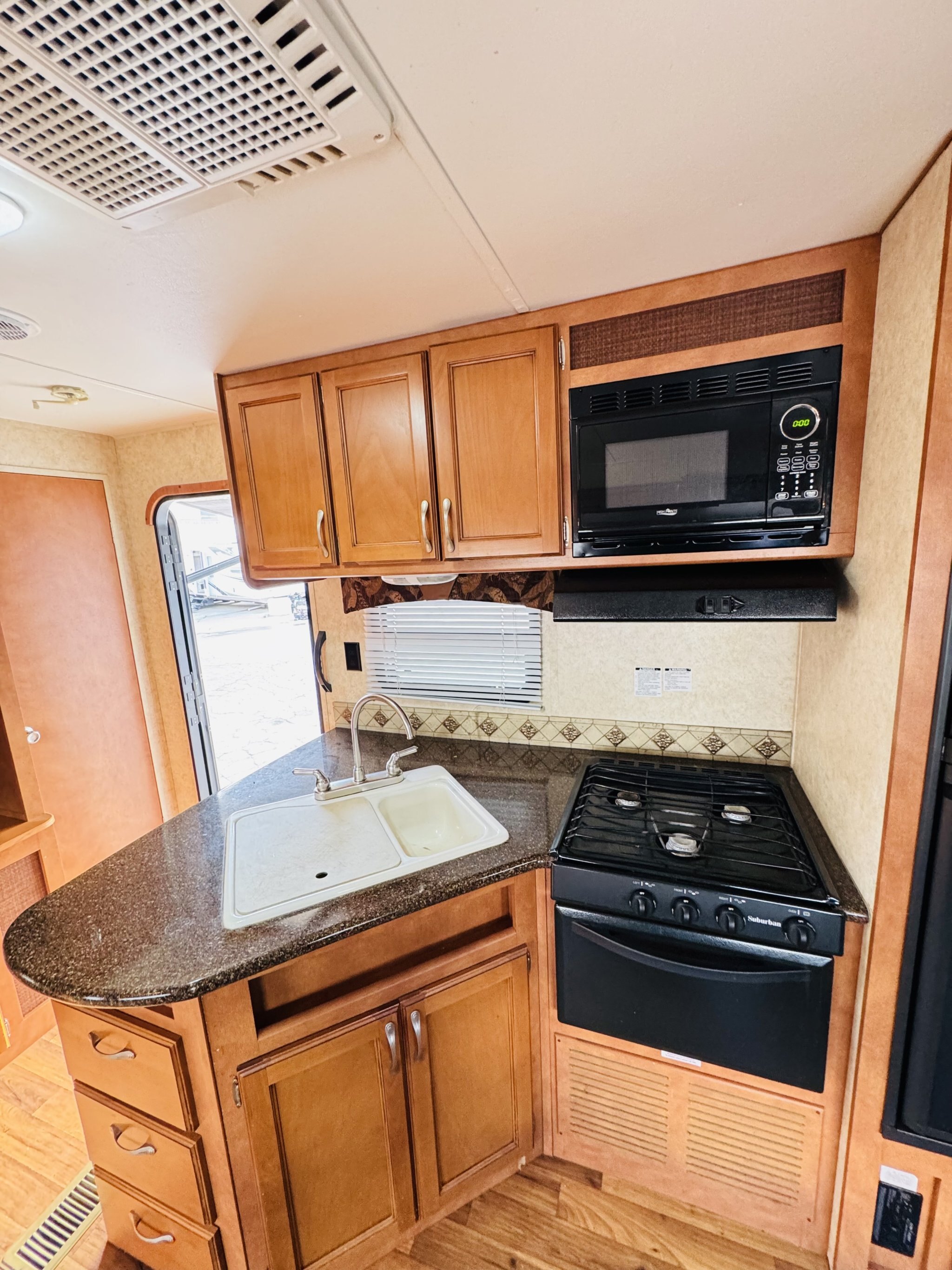 2013 GULFSTREAM KINGSPORT 301TB