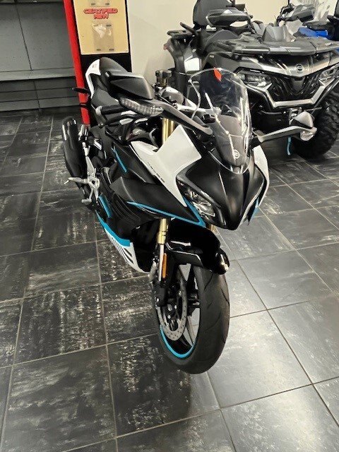 CFMOTO 450SS 2023 BASICALLY NEW ONE OF THE HOTTEST BEST FEATURES MID SIZE SPORT BIKES $6999 PLUS HST