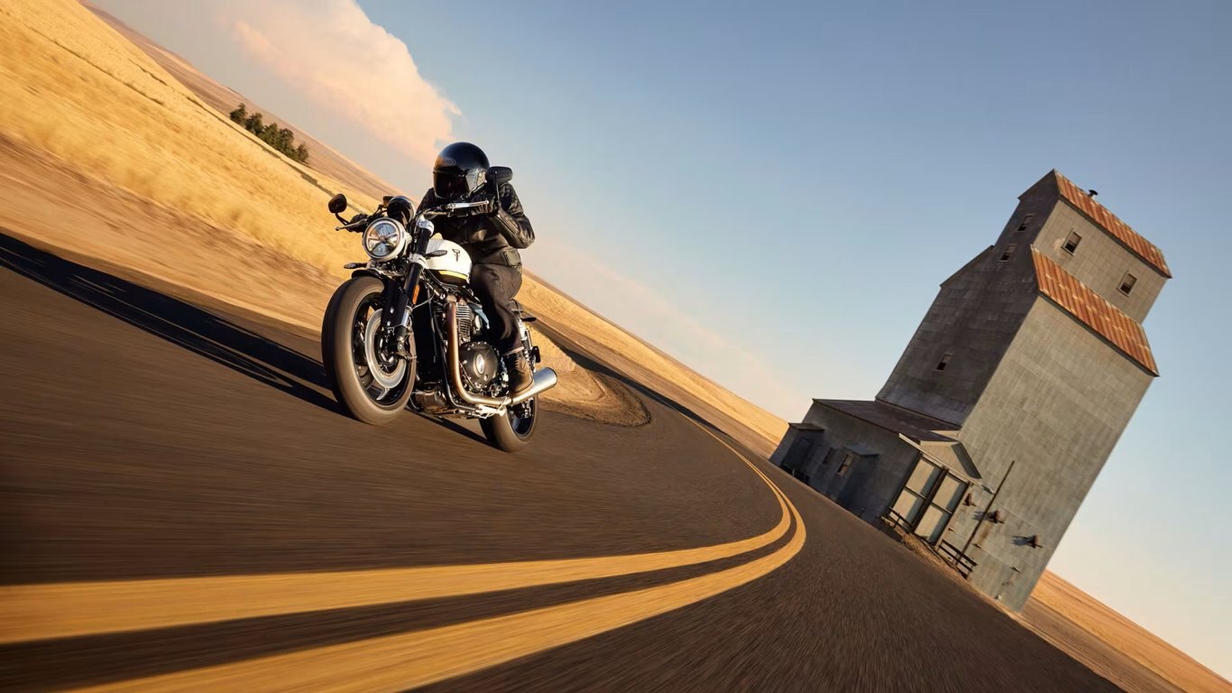 2025 Triumph NEW SPEED TWIN 1200 Crystal White / Sapphire Black ALL NEW FEATURES SPRING LAYAWAY PRICING AVAILABLE