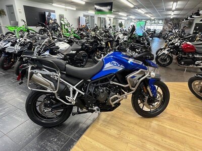 2023 Triumph TIGER 1200 GT EXPLORER SNOWDONIA WHITE CERTIFIED READY FO FALL ADVENTURE RIDES $18499 PLUS HST