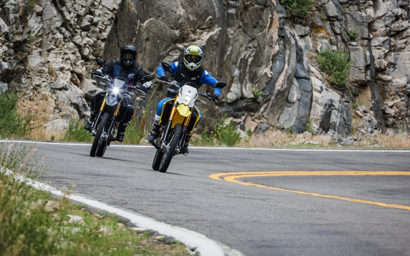 2025 Suzuki DR Z4S Champion Yellow No. 2 / Solid Special White (C1C)