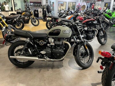 2026 Triumph Bonneville Bobber Jet black ROADSTER FACTORY REBATES, SALE PRICING, LOW RATE FINANCING AVAILABLE CONTACT FOR DETAILS