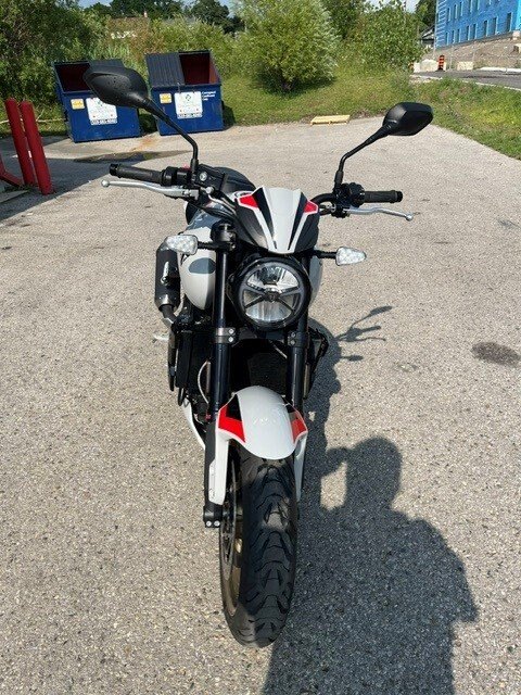 2026 Triumph Trident 800 Ash grey OUR LAST ONE EMPLOYEE DEMO FULLY SERVICED FACTORY WARRANTY $10999 PLUS HST