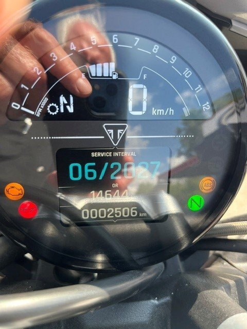 2026 Triumph Trident 800 Ash grey OUR LAST ONE EMPLOYEE DEMO FULLY SERVICED FACTORY WARRANTY $10999 PLUS HST