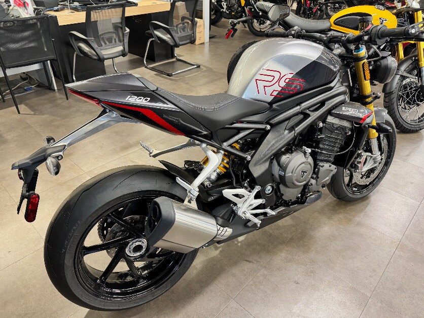 2025 SPEED TRIPLE RS ALL NEW FEATURES AND PERFORMANCE THE NAKED SPORT CLASS LEADER ONE ONLY YOU HAVE TO SEE THIS BIKE