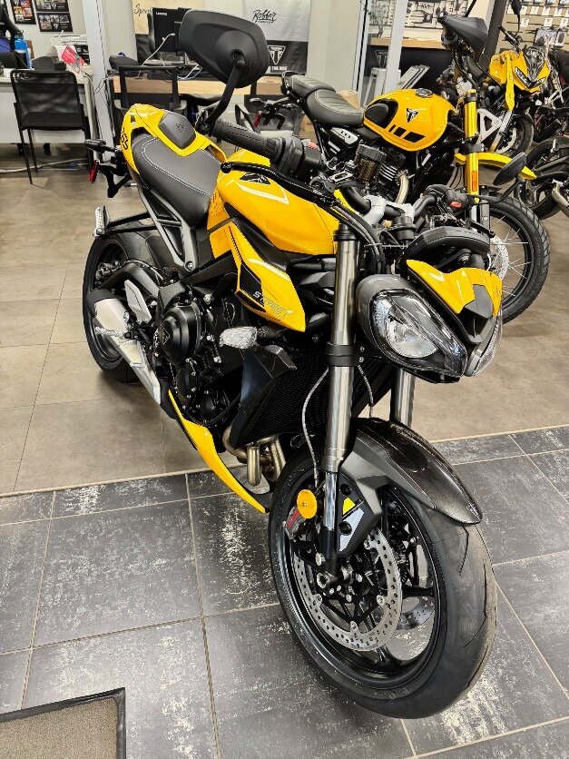 2026 Triumph STREET TRIPLE 765 RS Cosmic Yellow HOTTEST MID SIZE NAKED EARLY 2026 FOR FUN FALL RIDING