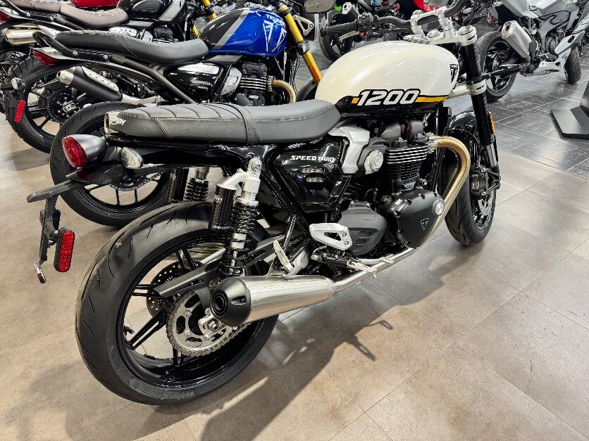 2025 Triumph NEW SPEED TWIN 1200 Crystal White / Sapphire Black ALL NEW FEATURES CASH PRICE $15999 PLUS HST