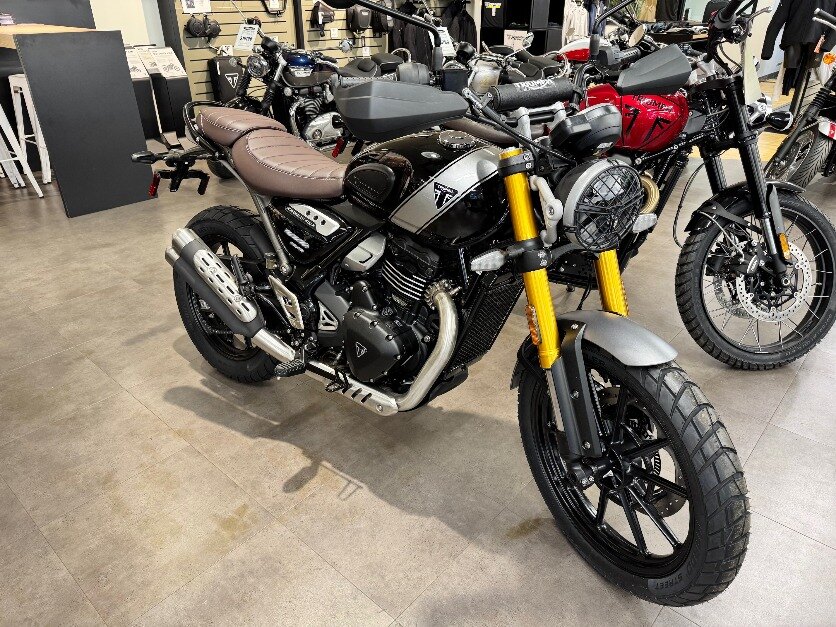 2025 Triumph SCRAMBLER 400 X PHANTOM BLACK / SILVER ICE MID SIZE CLASSIC FUN!!!