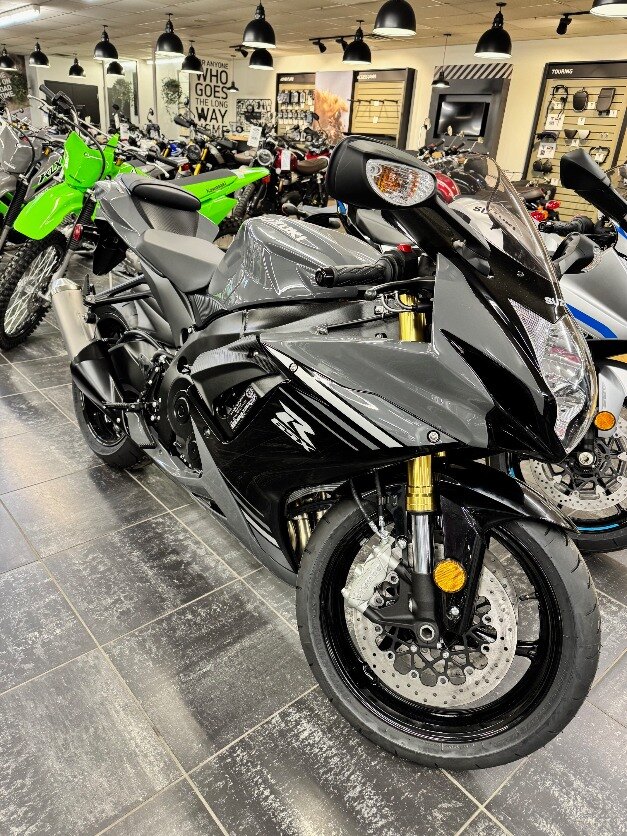 2025 GSXR750M5 GREY/BLACK DECEMBER CASH PRICE SPRING LAYAWAY $13499 PLUS HST