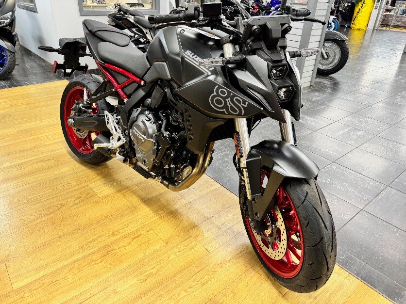 2025 GSX8S METALLIC MATTE BLACK DECEMBER CASH PRICE SPRING LAYAWAY $10499 PLUS HST