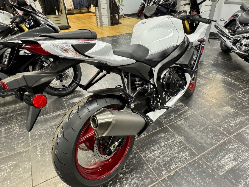 2025 GSXR600M5 PEARL WHITE DECEMBER CASH PRICE SPRING LAYAWAY $12499 PLUS HST