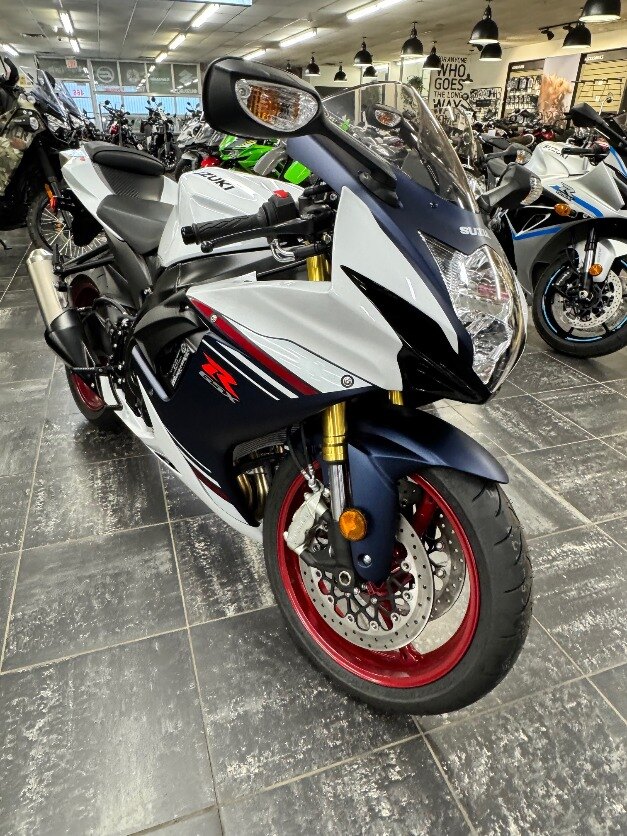 2025 GSXR600M5 PEARL WHITE DECEMBER CASH PRICE SPRING LAYAWAY $12499 PLUS HST
