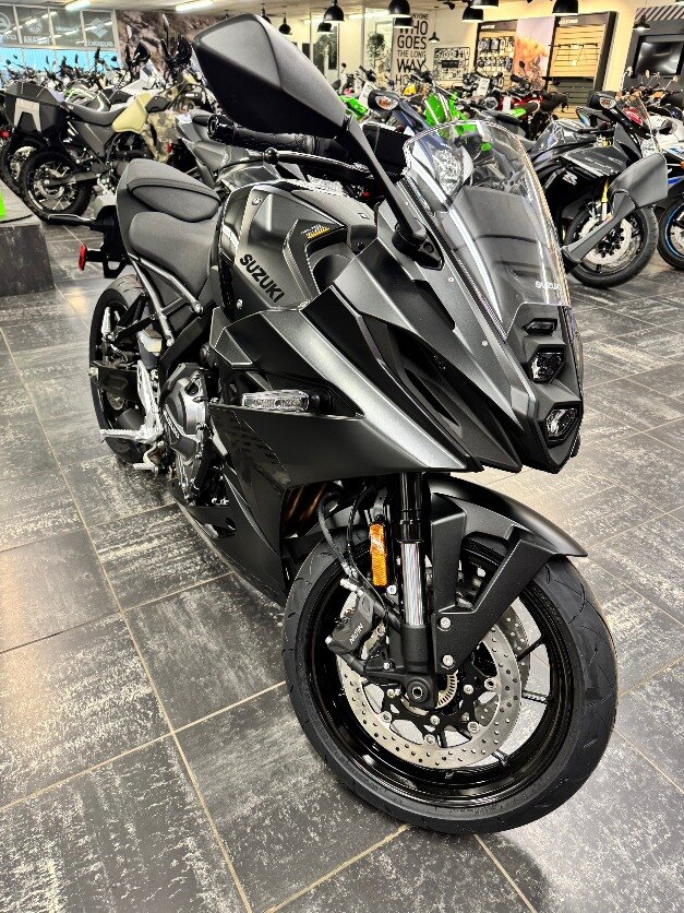 2025 Suzuki GSX 8R METALLIC MATTE BLACK DECEMBER CASH PRICE SPRING LAYAWAY $10999 PLUS HST