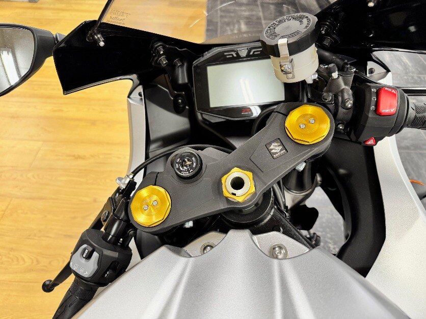 2025 GSXR1000AM5 MATTE SILVER LIMITED LAST ONE DECEMBER CASH SALE SPRING LAYAWAY $19499 PLUS HST