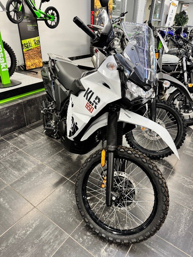 2025 Kawasaki KLR650 Pearl Crystal White / Metallic Carbon Gray CASH PRICE $8699 PLUS HST PLUS FREE 1 YR KPP AND 6.29% OAC FINANCING