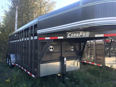 CornPro 20 Gooseneck Livestock Trailer