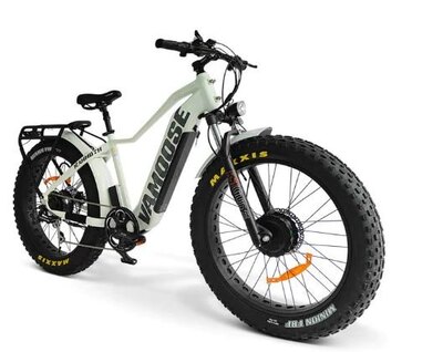 Vamoose SUPER MAMMOTH XI 750 SO Winter Soldier - Brilliant White and Gunmetal Grey