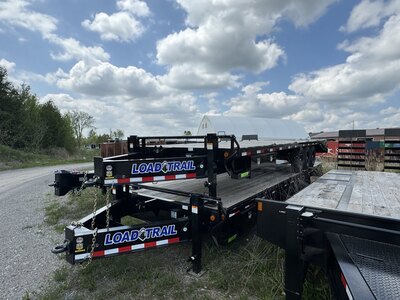 LOADTRAIL 28' TRIAXLE EQUIPMENT TRAILER