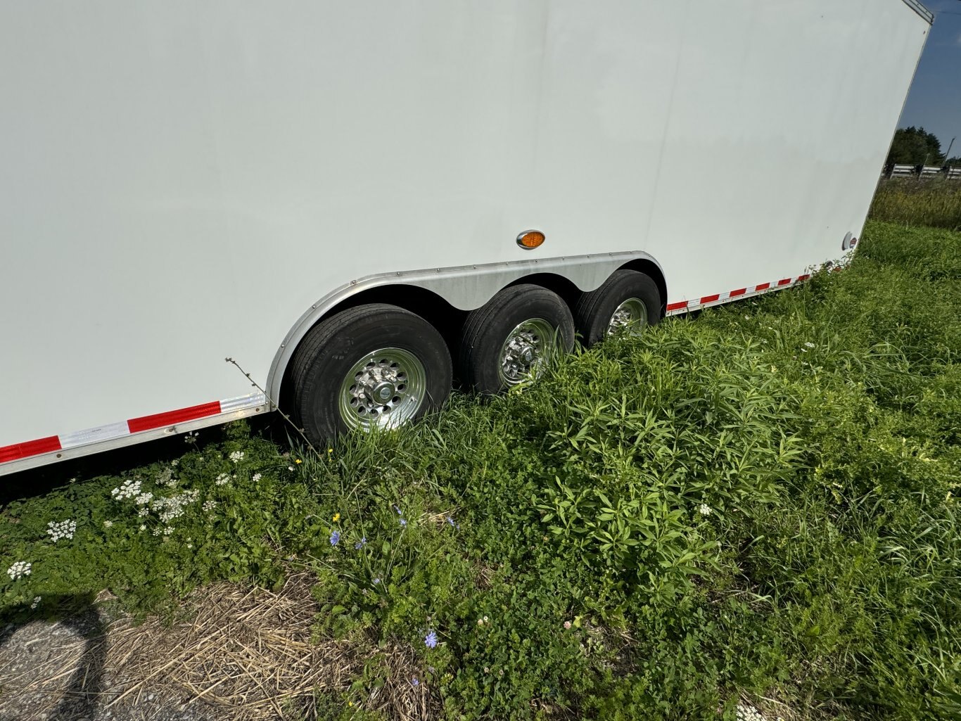 UNITED 50' Tri Axle Enclosed Car Hauler