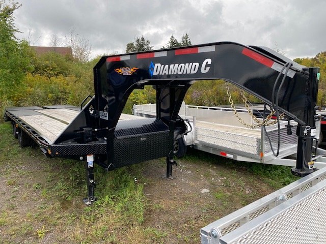 DIAMOND C 25' EQUIPMENT TRAILER