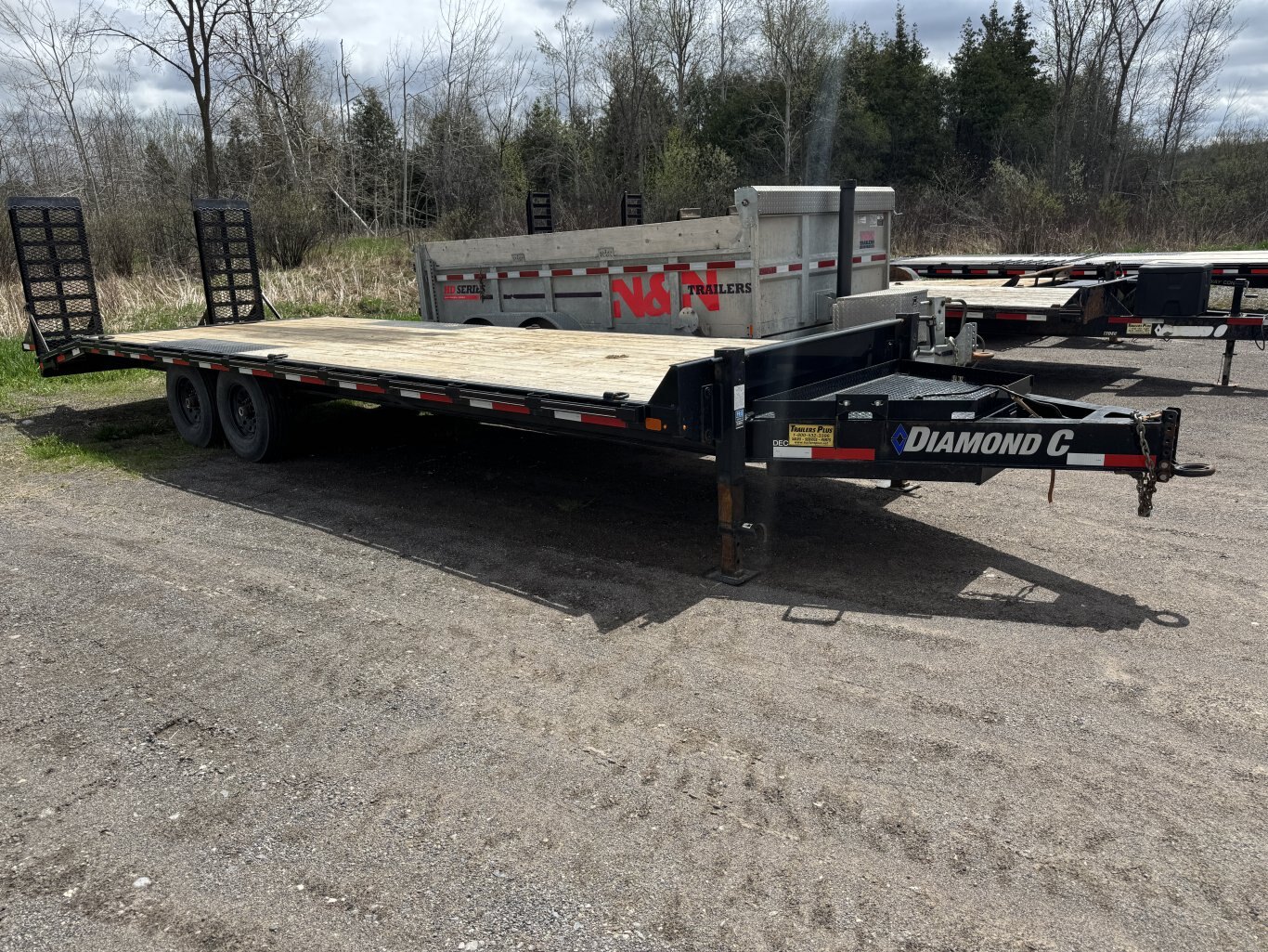 2022 DIAMOND C 26' EQUIPMENT TRAILER