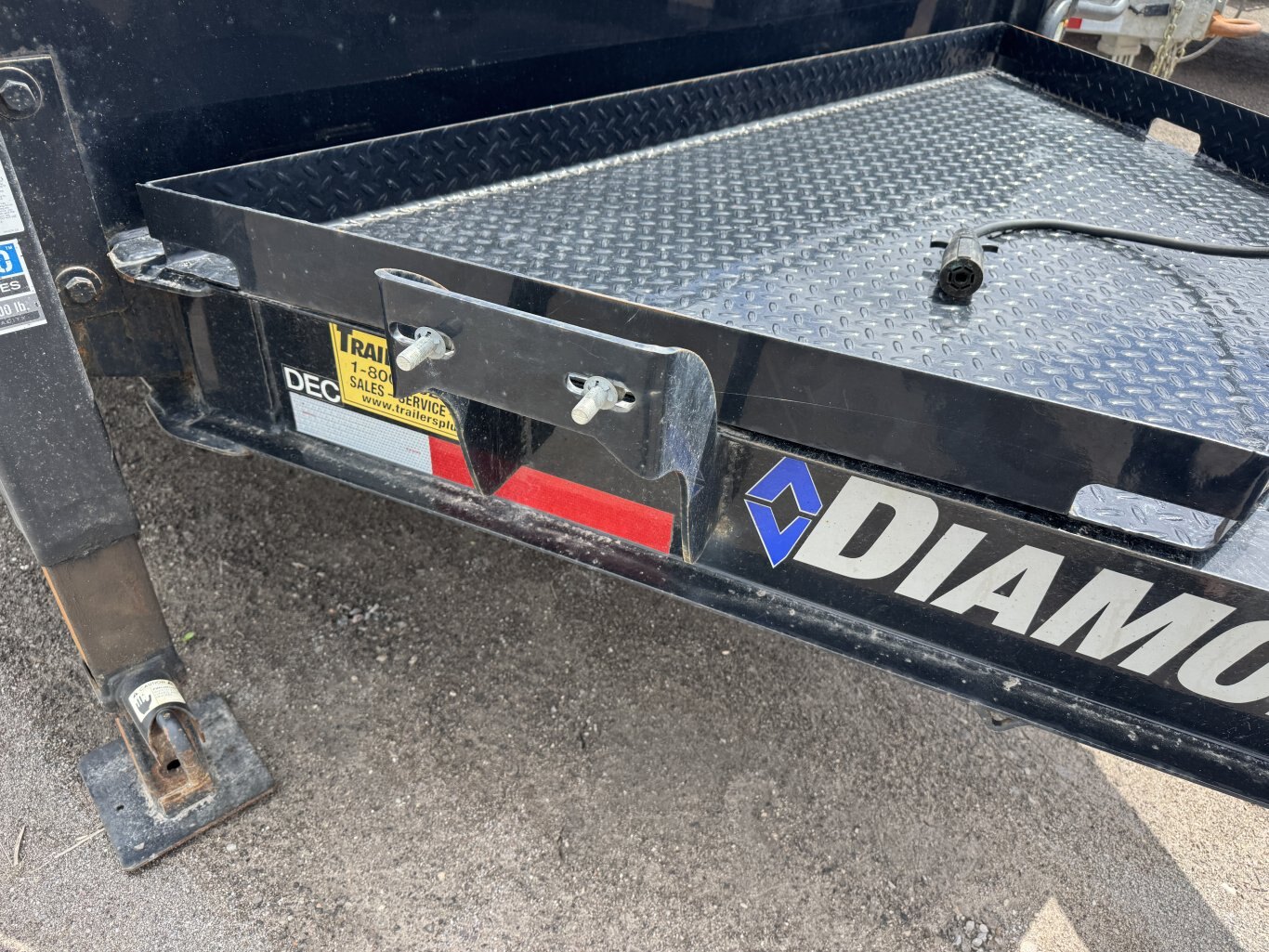 2022 DIAMOND C 26' EQUIPMENT TRAILER