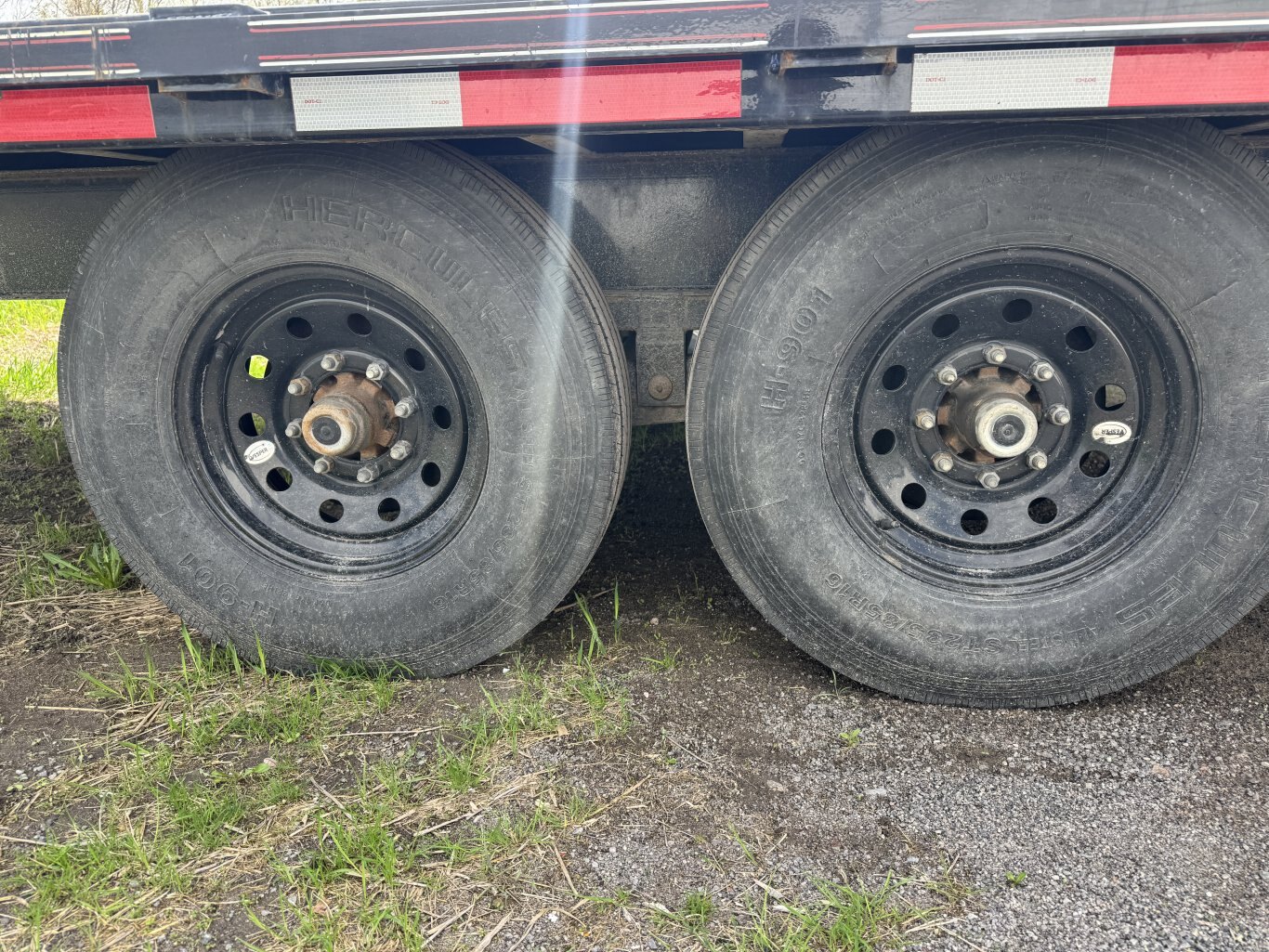 2022 DIAMOND C 26' EQUIPMENT TRAILER