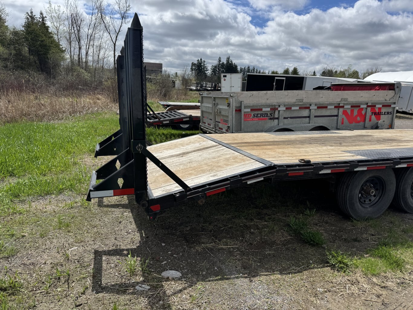 2022 DIAMOND C 26' EQUIPMENT TRAILER