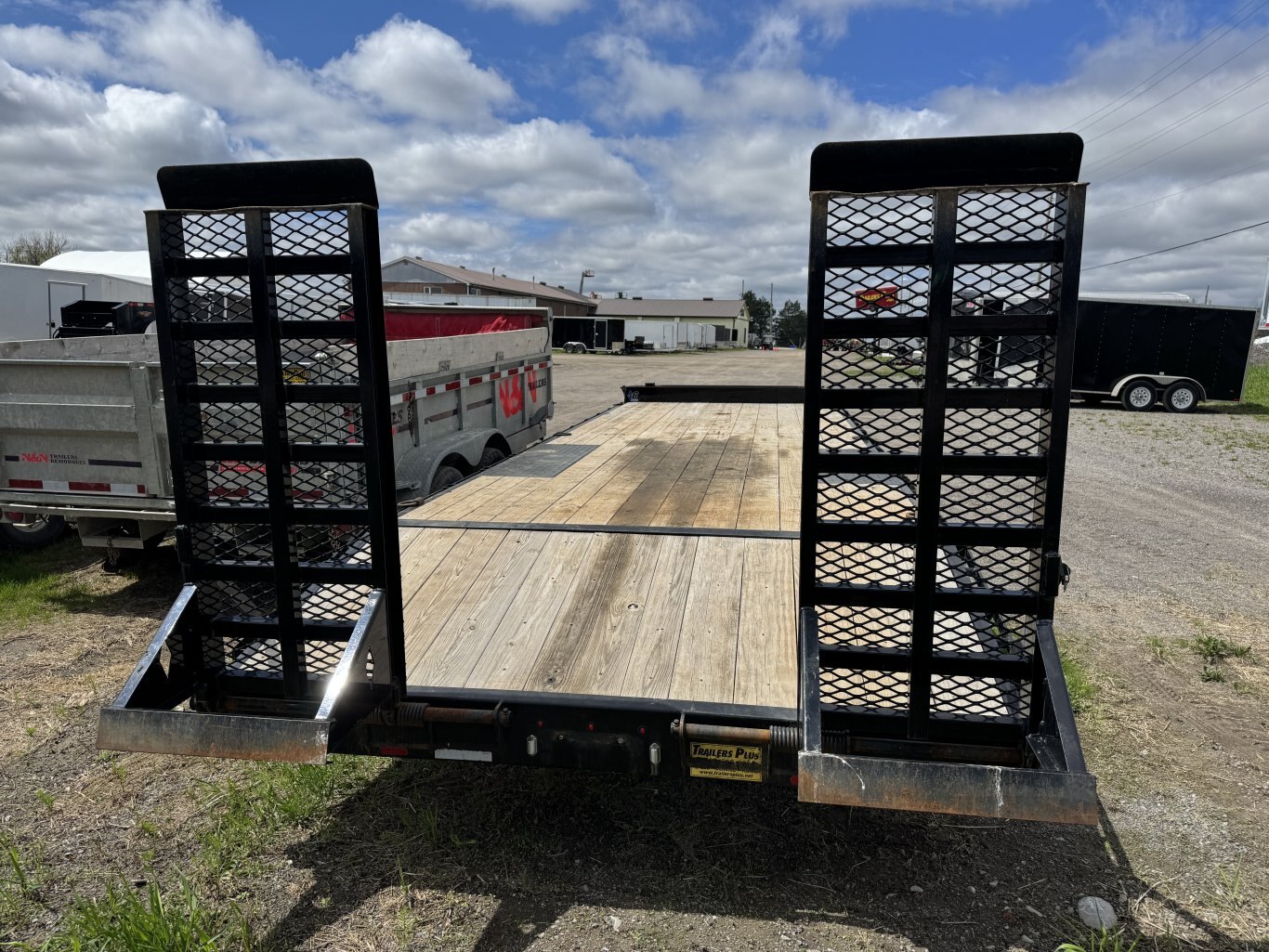 2022 DIAMOND C 26' EQUIPMENT TRAILER