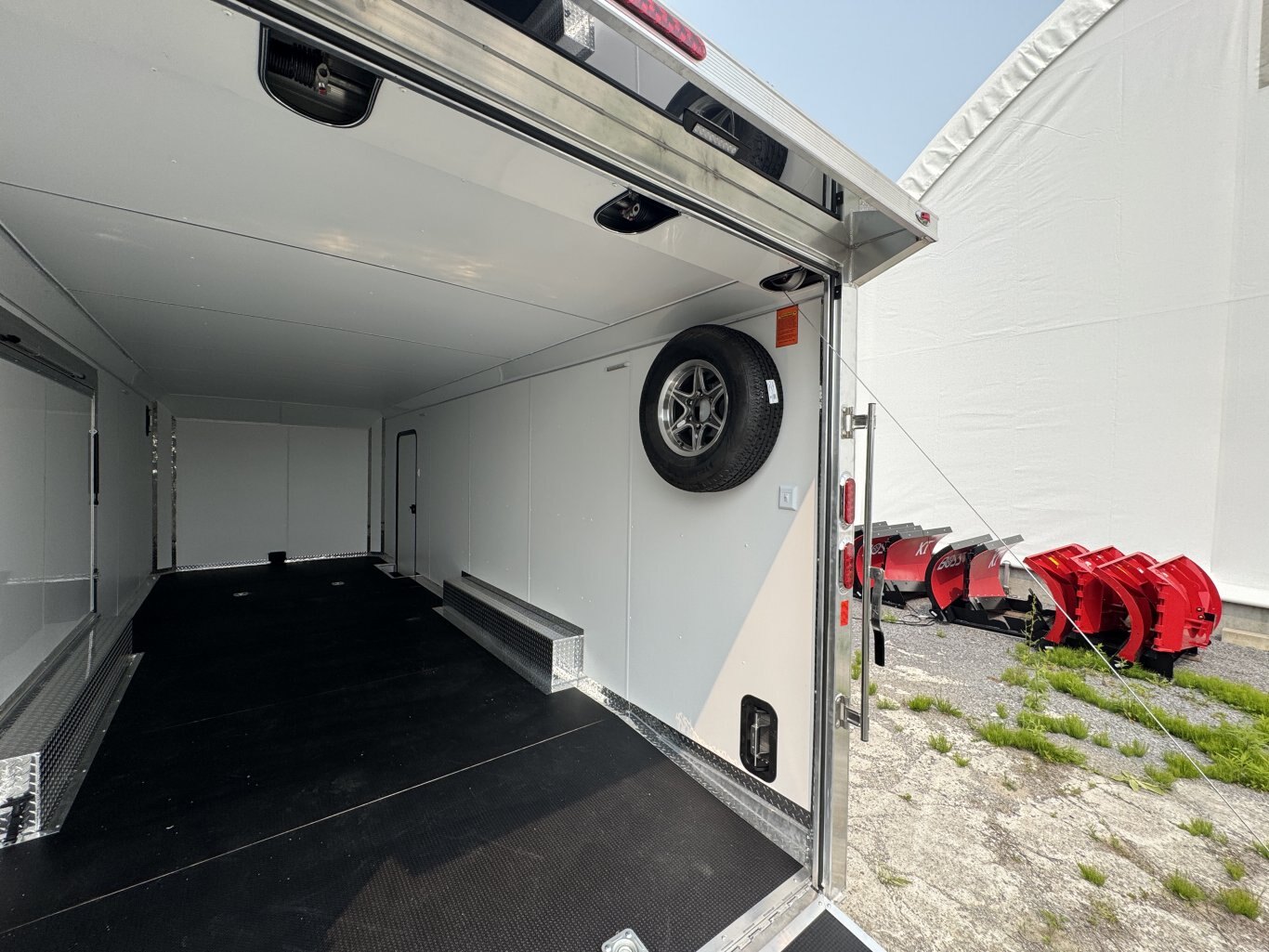 2026 LEGEND 24' ENCLOSED TRAILER