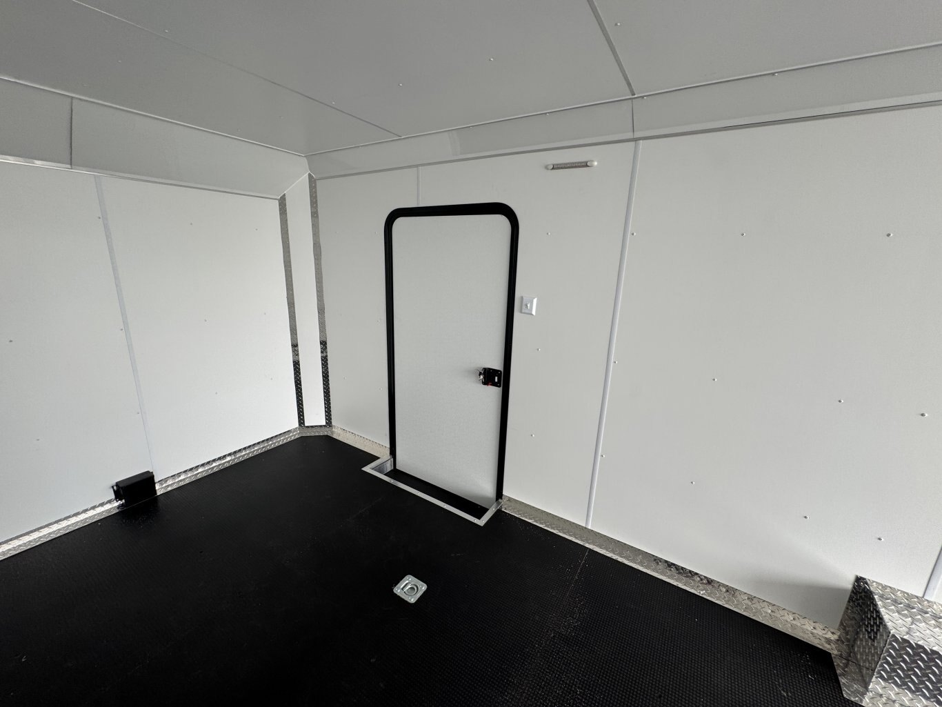 2026 LEGEND 24' ENCLOSED TRAILER