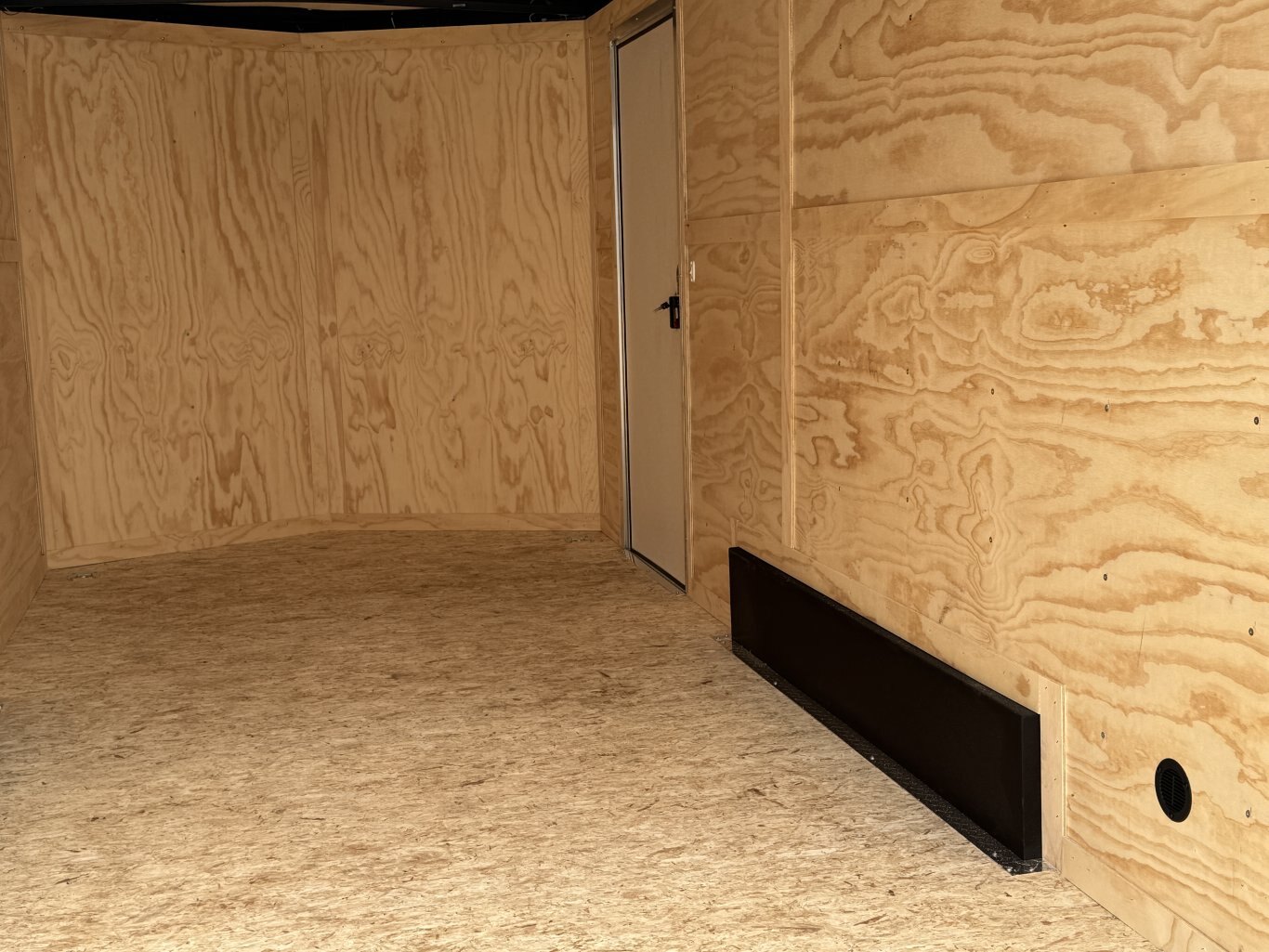 DARKHORSE 16' ENCLOSED TRAILER