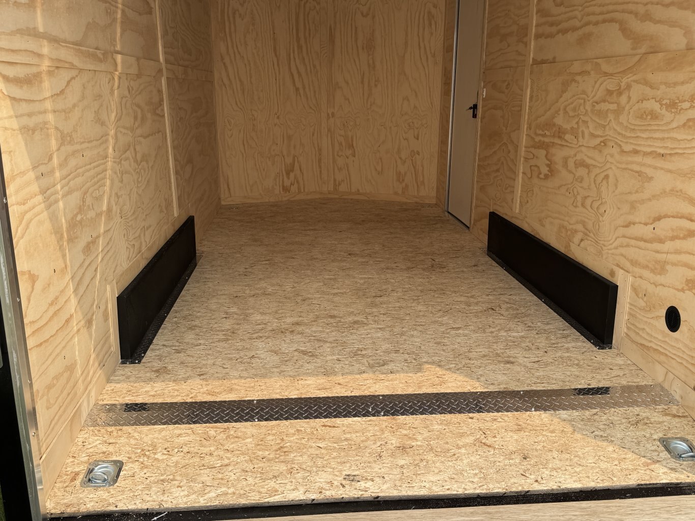 DARKHORSE 16' ENCLOSED TRAILER