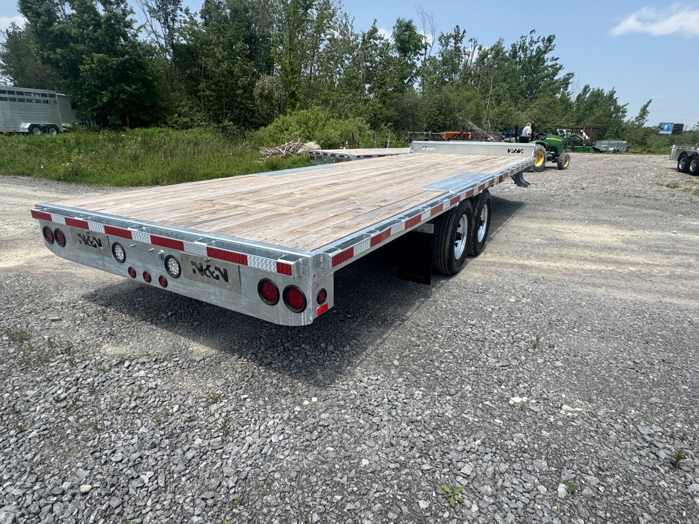 N&N 24' DECKOVER EQUIPMENT TRAILER