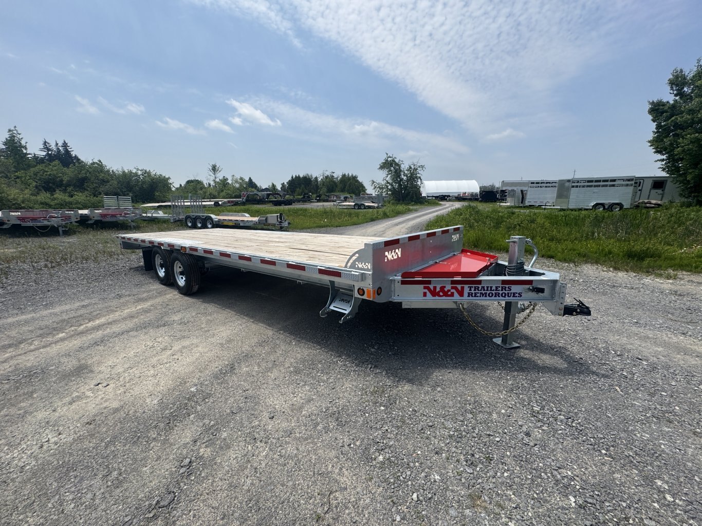 N&N 24' DECKOVER EQUIPMENT TRAILER