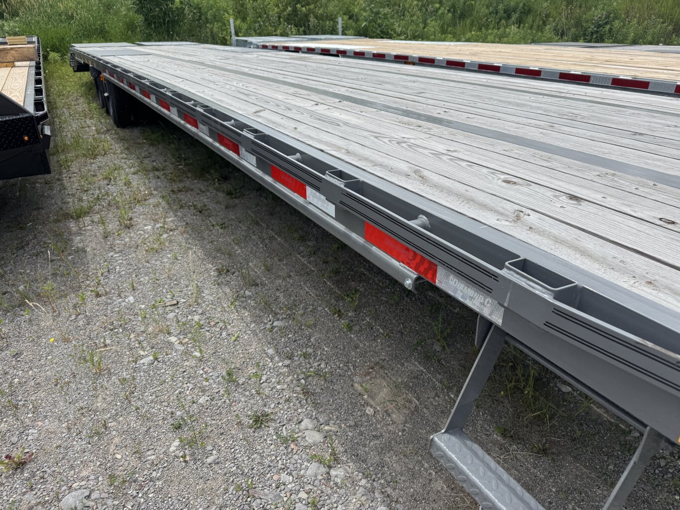 DIAMOND C 40' EQUIPMENT TRAILER 40K PACKAGE