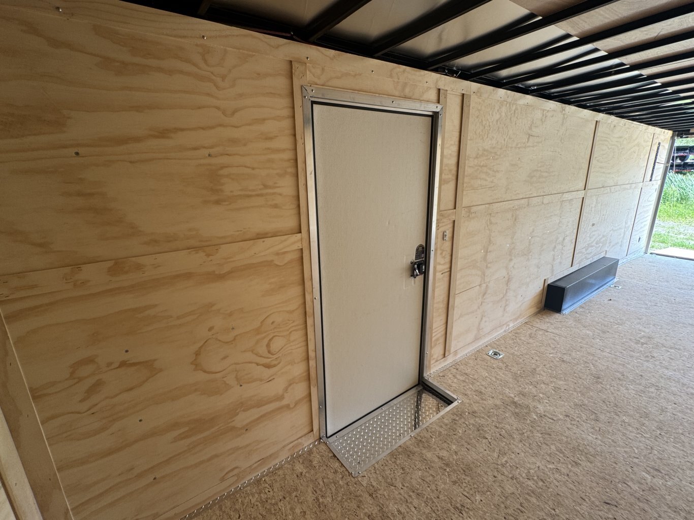 DARKHORSE 28' CAR HAULER