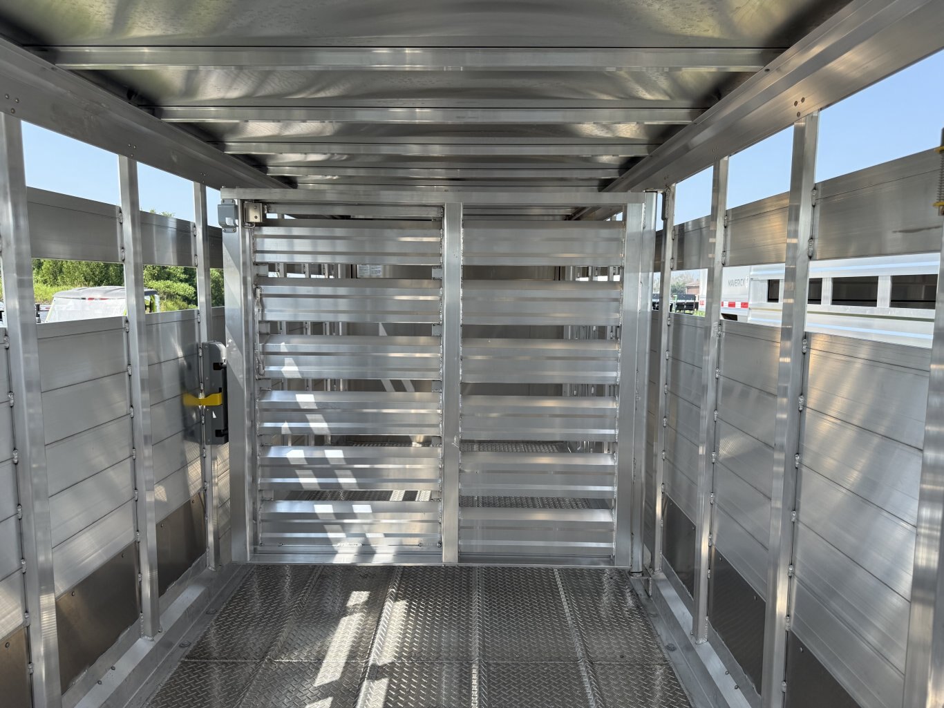 EBY MAVERICK 20' LIVESTOCK TRAILER