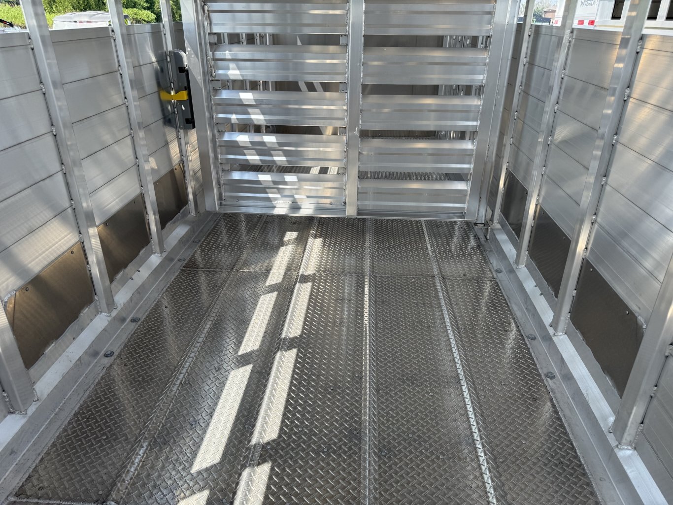 EBY MAVERICK 20' LIVESTOCK TRAILER