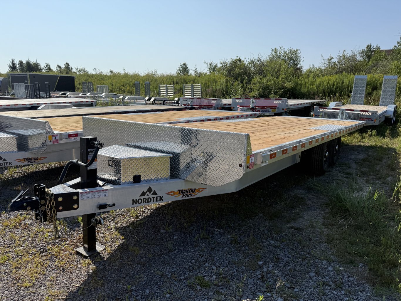 NORDTEK 8TON 24' ALUMINUM DECKOVER TILT TRAILER