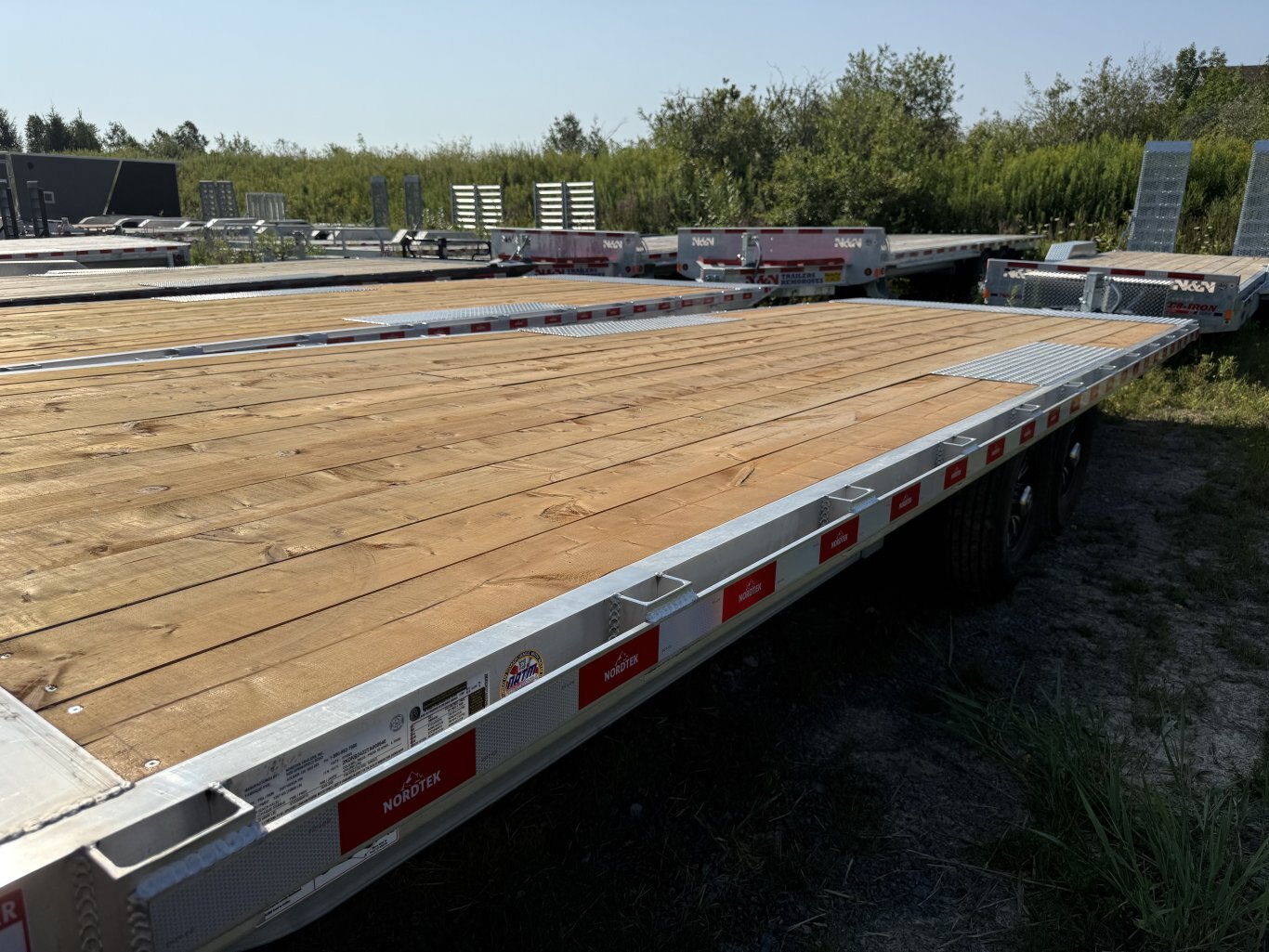 NORDTEK 8TON 24' ALUMINUM DECKOVER TILT TRAILER