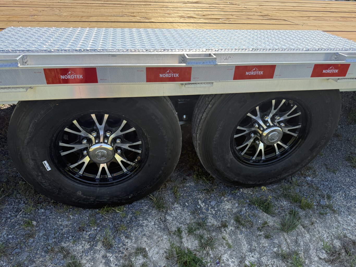 NORDTEK 8TON 24' ALUMINUM DECKOVER TILT TRAILER