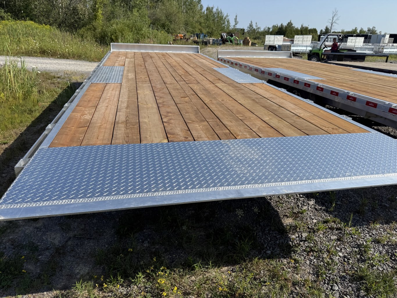 NORDTEK 8TON 24' ALUMINUM DECKOVER TILT TRAILER