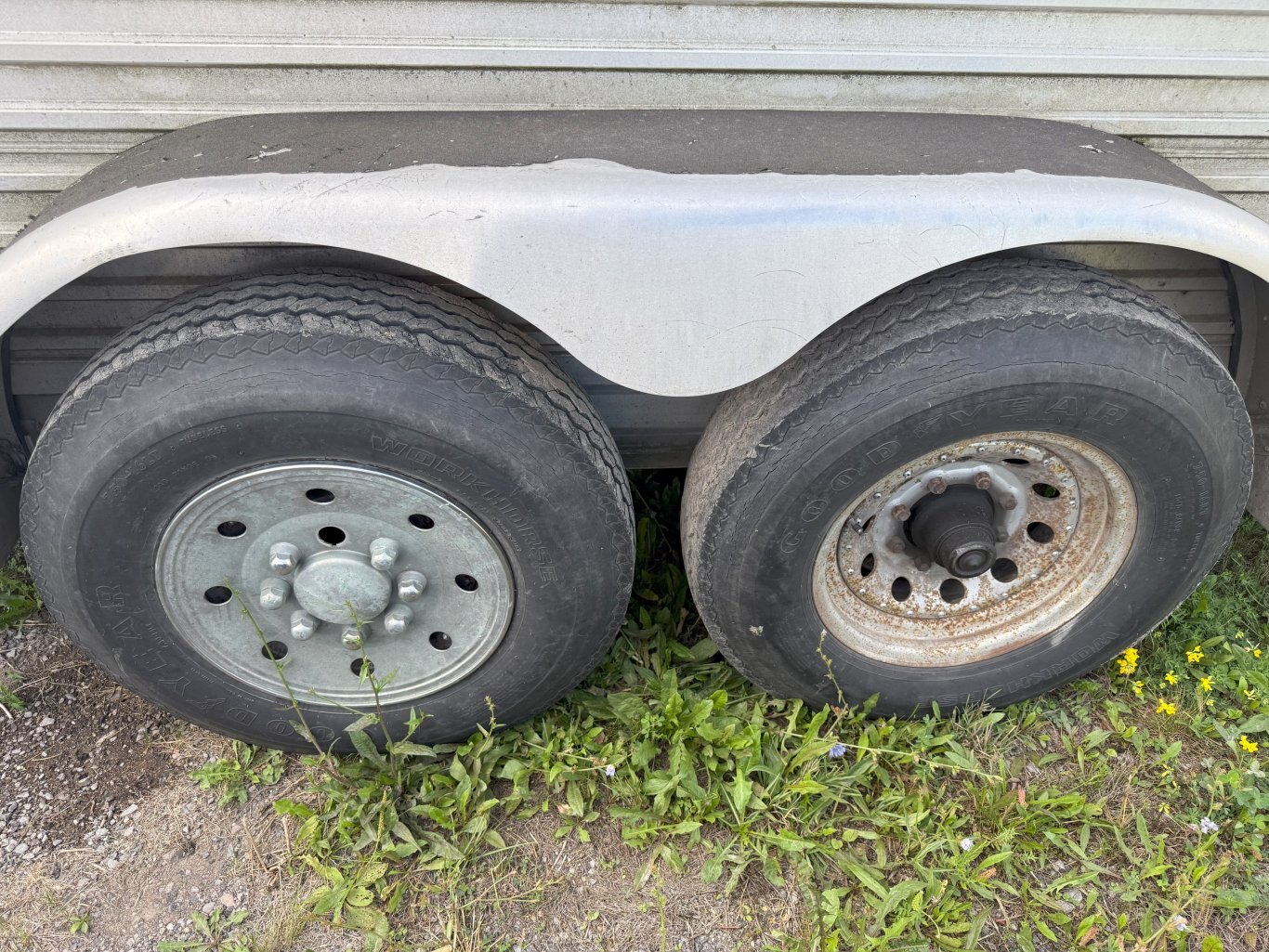 SUNDOWNER HORSE TRAILER WITH LIVING QUARTERS