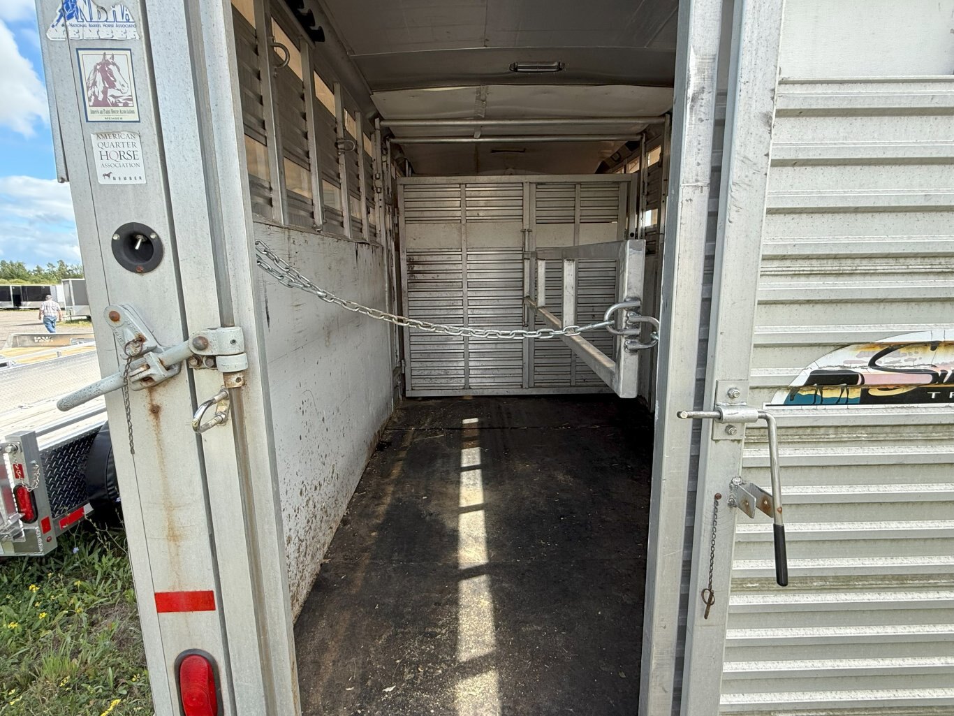 SUNDOWNER HORSE TRAILER WITH LIVING QUARTERS