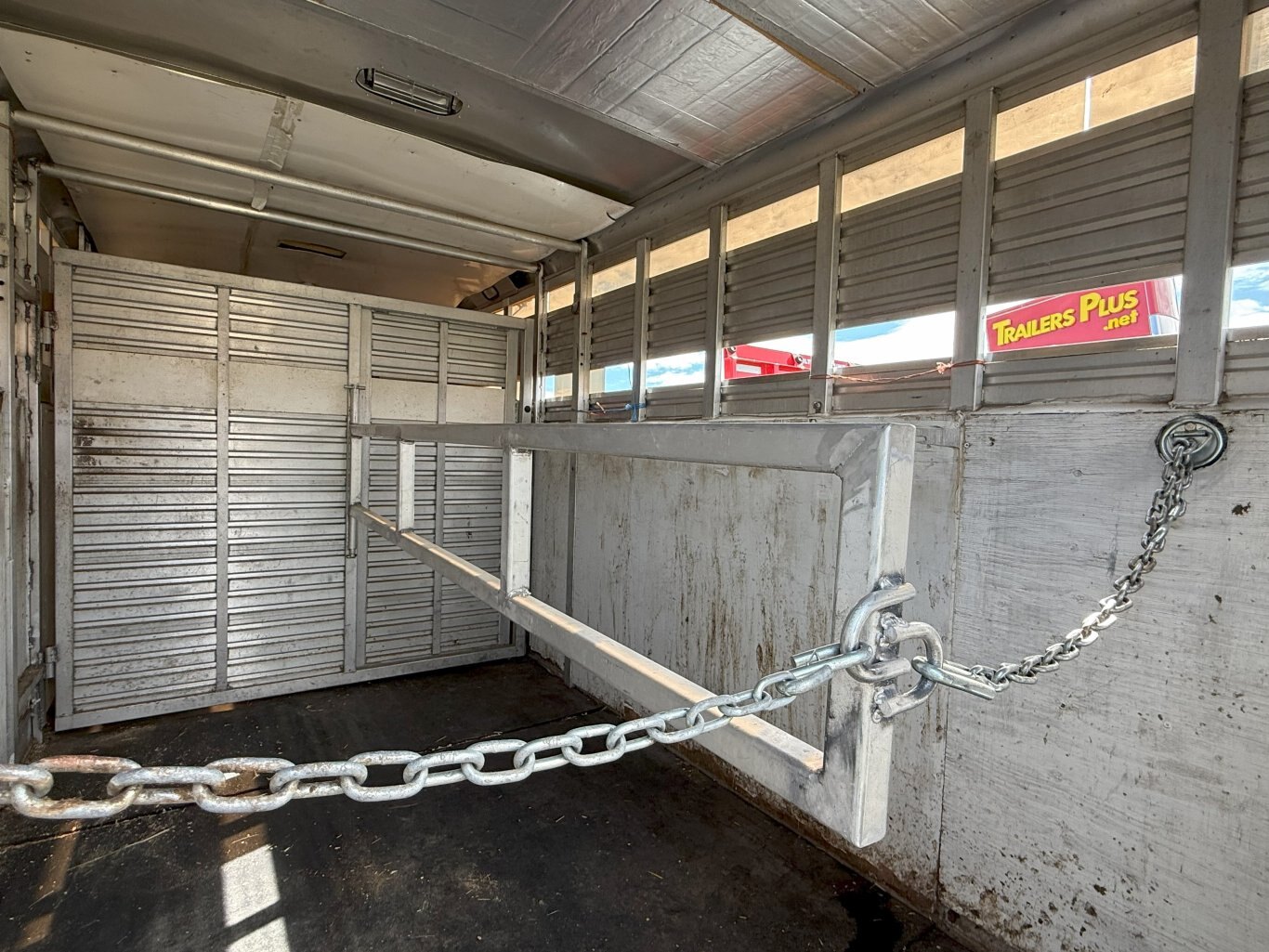 SUNDOWNER HORSE TRAILER WITH LIVING QUARTERS