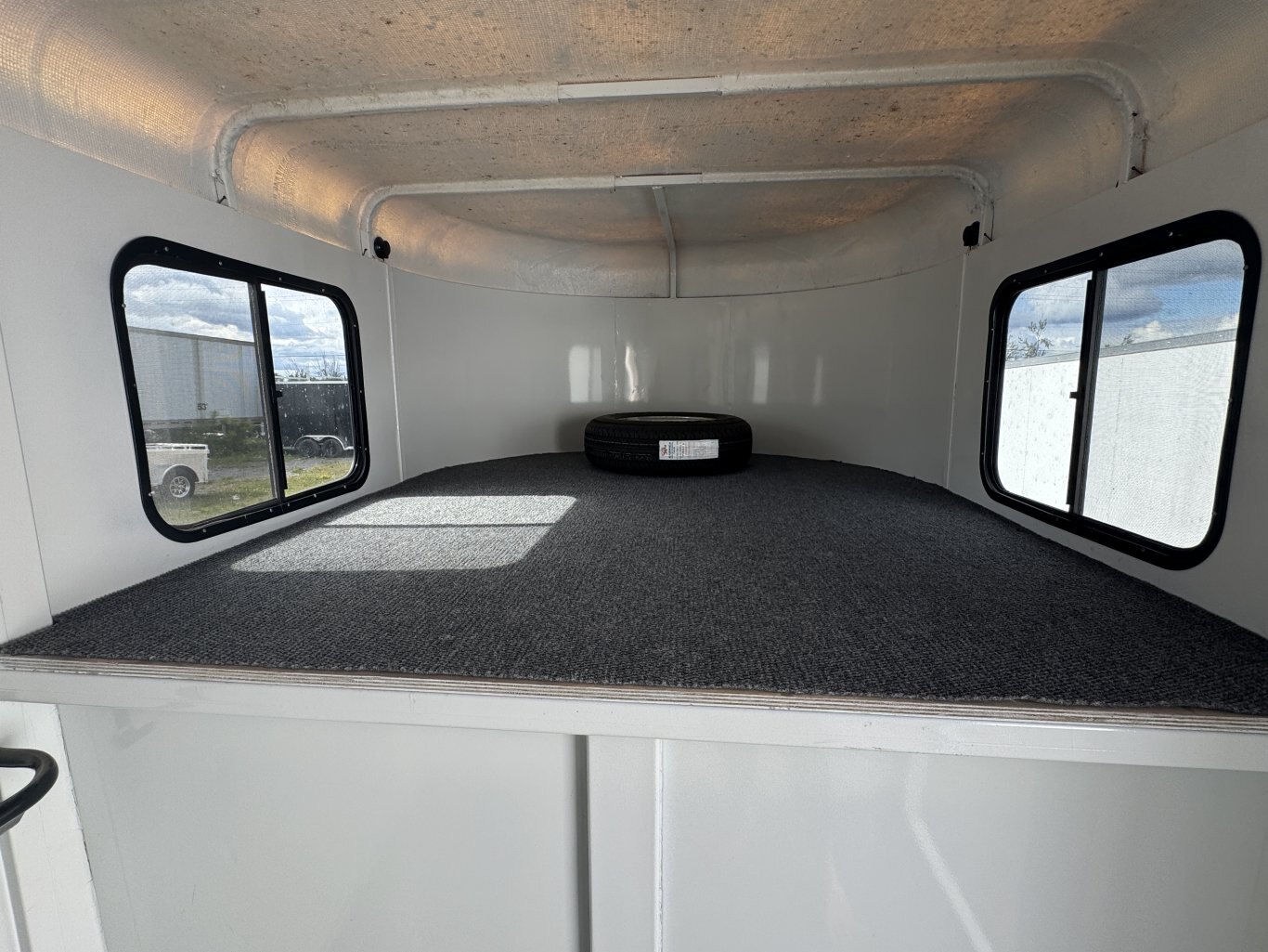 Gooseneck 2 Horse Straight with Dress