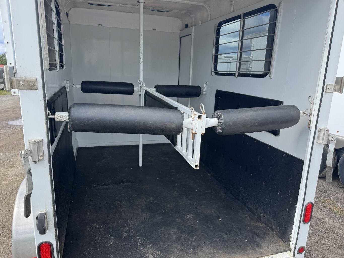 Gooseneck 2 Horse Straight with Dress